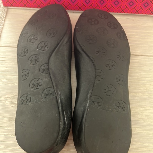 Tory Burch medallion flats - Picture 4 of 4